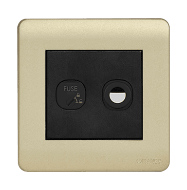 SCINTILLA 1Gang 13Amp Fused Flex Outlet B/Matte with Gld/Matte Surround